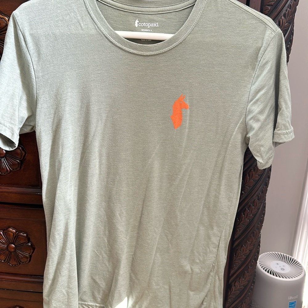 Women’s Cotopaxi tshirt.